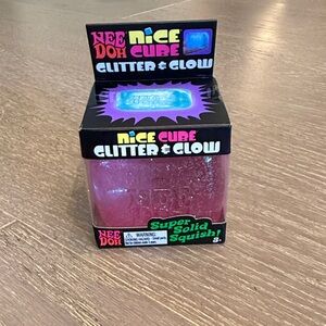 Nice Cube Glitter & Glow Super Solid Squish - Pink